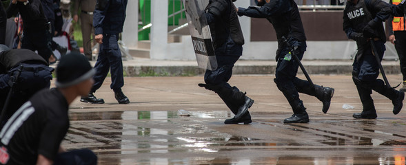 Police riot training - obrazy, fototapety, plakaty