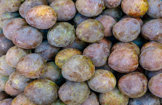 Kasturi is one kind of small mango fruit that only found and live on south kalimantan indonesia