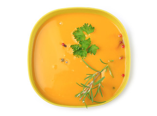 soupe de légumes sur fond blanc