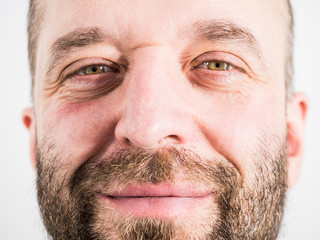 Obraz premium Close up of bearded adult man face