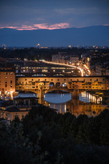 Fototapeta na wymiar Tombée de la nuit à Florence