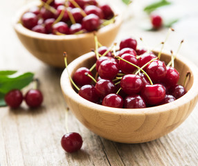  Bowls with cherries