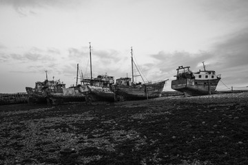 carcasses de vieux bateaux abandonnés, épaves