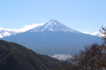 Fototapeta na wymiar 御坂峠から望む富士山