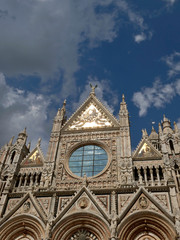 Fototapeta na wymiar La catedral de Siena, Duomo di Siena, es un templo de culto católico, de esta ciudad italiana. Está dedicada a Nuestra Señora de la Asunción.