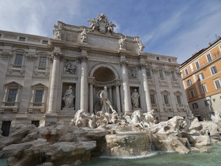 Fototapeta na wymiar Fontana di Trevi, fuente monumentale del Barroco en Roma (Italia).