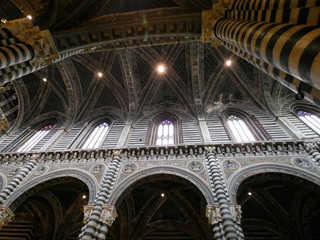 La catedral de Siena, Duomo di Siena, es un templo de culto católico, de esta ciudad italiana. Está dedicada a Nuestra Señora de la Asunción.