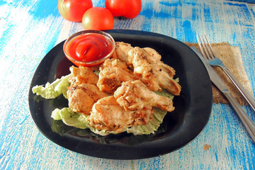 fried wings with sauce