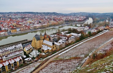 Fototapeta na wymiar Würzburg im Winter, Stadt und Fluss