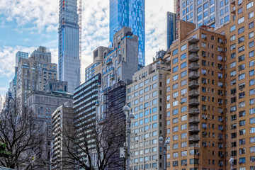 Fototapeta na wymiar New-York buildings view from street level 