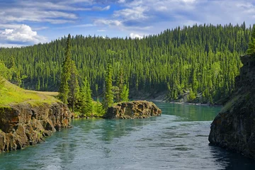 Stof per meter Yukon rivier in de buurt van Whitehorse - Miles Canyon, Yukon, Yukon Territory, Canada © Pecold