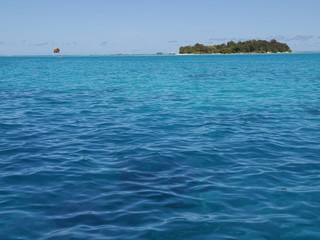 Fototapeta premium Blue waters of Saipan lagoon, with Managaha Island in the background. Managaha is a favorite day trip destination for tourists from all parts of the world. 