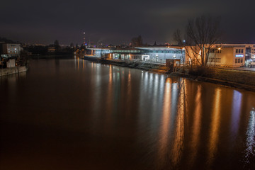 Fototapeta na wymiar Hafen bei nacht Richtung Stuttgart