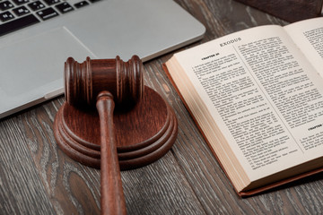 Judge's gavel, laptop and Bible - obrazy, fototapety, plakaty
