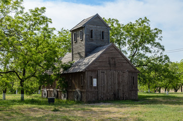 Obraz premium Wooden structure. This was built by Slavs. Ethnic house. Hut. Church. Armory. Medieval construction.
