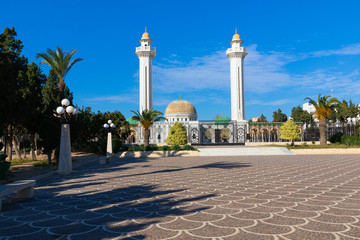 Fototapeta na wymiar Mausoleum of Habib Bourgiba, the first President of the Republic of Tunisia. Monastir