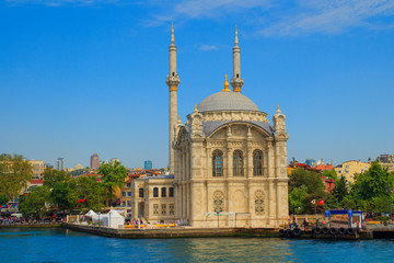 Fototapeta na wymiar View from the Bosphorus to the Ortakoy Mosque, Istanbul,