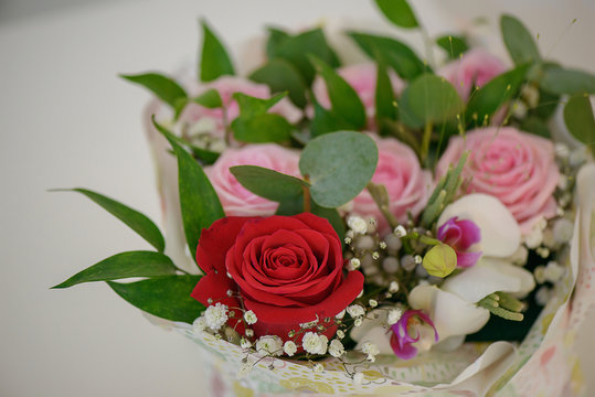 Floral arrangement, essential accessory for the bride, details, ideas, concepts for bride's morning preparation. 