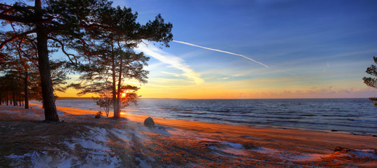 Wide-angle view of the sunset on the Gulf of Finland