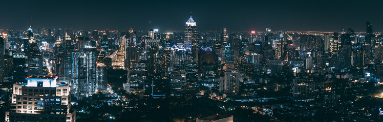 Obraz premium Metropolitan city at night