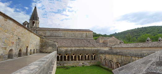 Provenza, abbazia di Thoronet, chiostro.