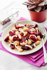 Beetroot salad with white kidney beans, pickles and onion