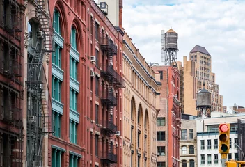Poster Uitzicht op de oude gebouwen aan Franklin Street in de wijk Tribeca in Manhattan, New York City © deberarr
