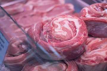 Мясо в магазине крупным планом