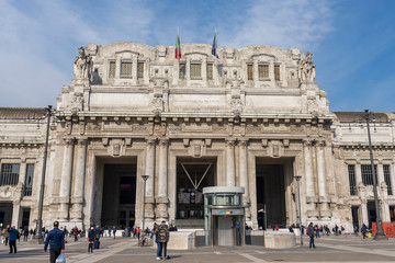 Fototapeta na wymiar Facade of the Central Train Station of Milan