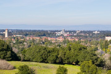 Fototapeta na wymiar View towards Stanford campus and Hoover tower, Palo Alto and Silicon Valley from the Stanford dish hills, California