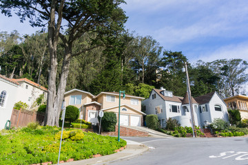 Fototapeta na wymiar Street and houses in the residential hills of San Francisco, California