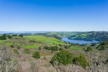 Fototapeta na wymiar View towards Wildcat Canyon Regional Park and San Pablo Reservoir, Contra Costa County, San Francisco bay, California