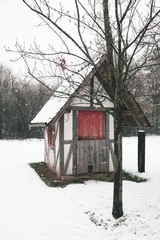 Alte Hütte im Winter