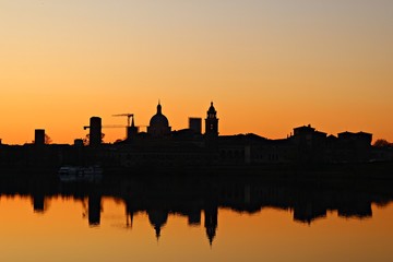 Fototapeta premium Italy: An outline of Mantova defined against the sky of the sunset.