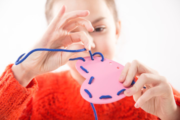  Integracja sensoryczna. Ćwiczenia na sprawność ruchową dłoni i palców. © doroguzenda