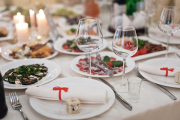 Wedding decor. Wedding interior. Table decor. Table layout.