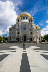 Fototapeta na wymiar Naval Cathedral of St. Nicholas in Kronstadt
