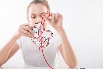 Terapia ręki. Ćwiczenia na sprawność ruchową dłoni i palców. © doroguzenda