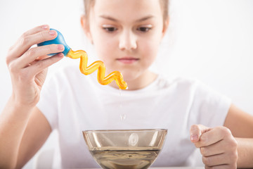 Integracja sensoryczna. Ćwiczenia na sprawność ruchową dłoni i palców.  © doroguzenda