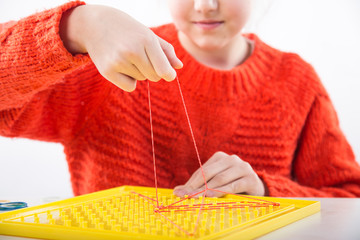 Terapia ręki. Ćwiczenia na sprawność ruchową dłoni i palców. © doroguzenda