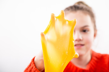 Terapia ręki. Ćwiczenia na sprawność ruchową dłoni i palców. © doroguzenda