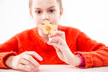 Terapia ręki. Ćwiczenia na sprawność ruchową dłoni i palców.  © doroguzenda