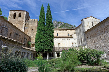Fototapeta na wymiar Abbatiale de Saint-Guilhem-le-Désert, Hérault, Languedoc-Roussillon, France