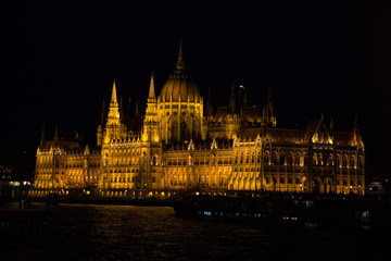 Obraz premium Night landscape in gothic Budapest