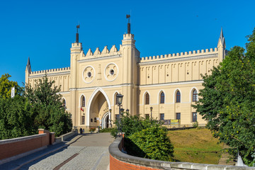 LUBLIN, POLAND - Juni 07, 2018: Main Entrance Gate of the Neo-gothic Part of Lublin Castle - obrazy, fototapety, plakaty