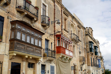 Historische Altstadt von Vittoriosa - typische Holzbalkon