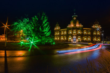 Lemgo Marktplatz bei Nacht, alte Post in bunten Lichtern