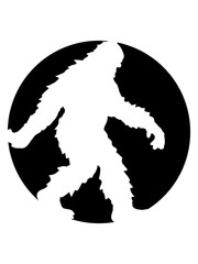 kreis rund logo gehender laufender seitlich bigfoot silhouette comic yeti monster cartoon affe groß fabeltier schnee weiß menschenaffe lustig riese berge winter clipart design - obrazy, fototapety, plakaty