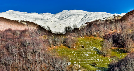 Fototapeta na wymiar panoramic winter view of the mount Meta in the Italian Apennines
