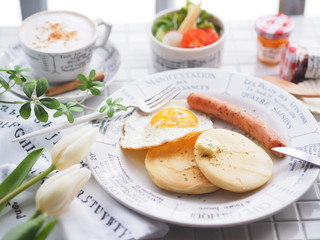 朝食 パンケーキのワンプレート